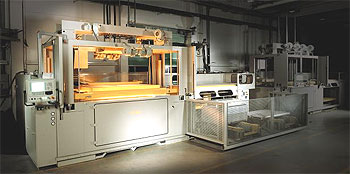 Vakuumformmaschine Baureihe Typ T mit Beschickungsmaschine und Werkzeugwechseleinrichtung